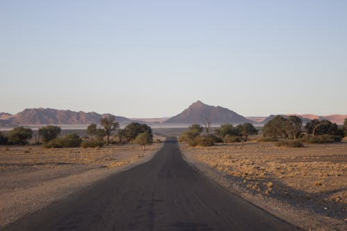 Les plus beaux itinéraires moto en Europe et en Afrique