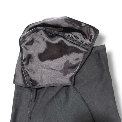 Intérieur de la cagoule avec doublure en satin